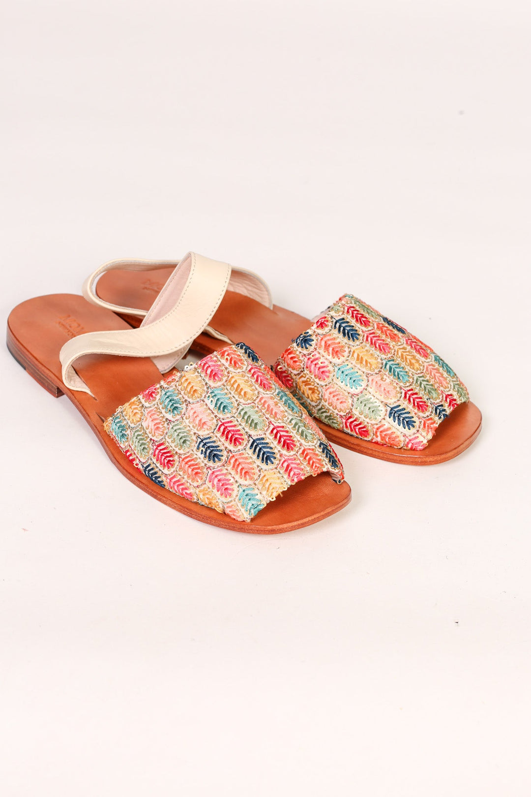 SANDALS & MULES | Sustainable Clothing - Slow Fashion - MOMO