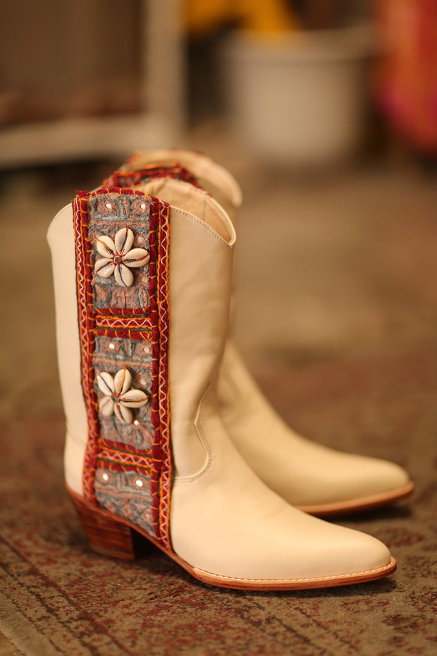 HANDMADE BOOTS - HAND CRAFTED ARTISAN MADE | Sustainable  display picture 2