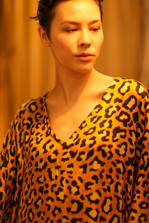 LEO PRINT KAFTAN TUNIC YAYA - sustainably made MOMO NEW YORK sustainable clothing, dresskaftan slow fashion