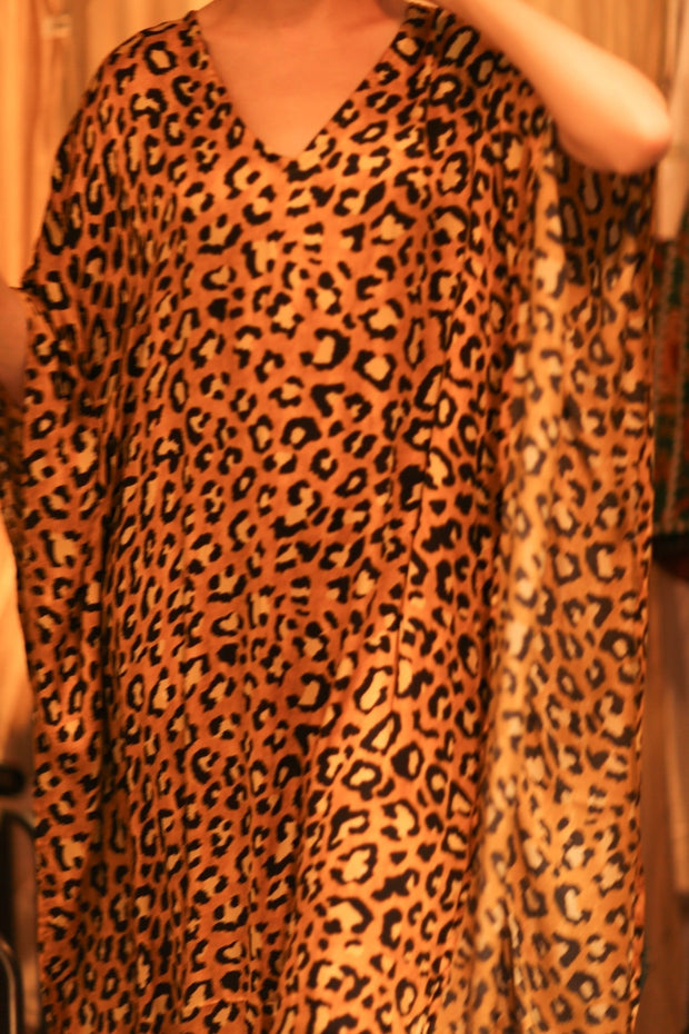 LEO PRINT KAFTAN TUNIC YAYA - sustainably made MOMO NEW YORK sustainable clothing, dresskaftan slow fashion