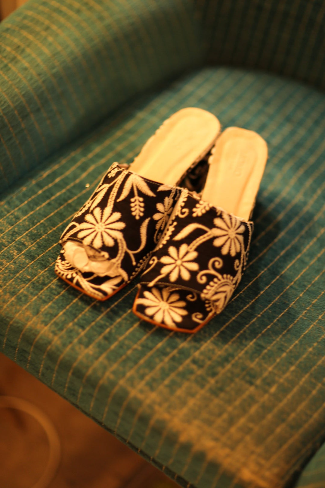 SANDALS & MULES | Sustainable Clothing - Slow Fashion - MOMO