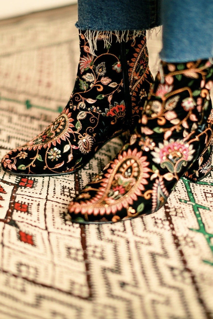 Velvet embroidered fashion boots